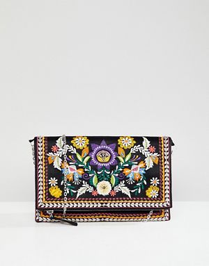 Pochette brodée